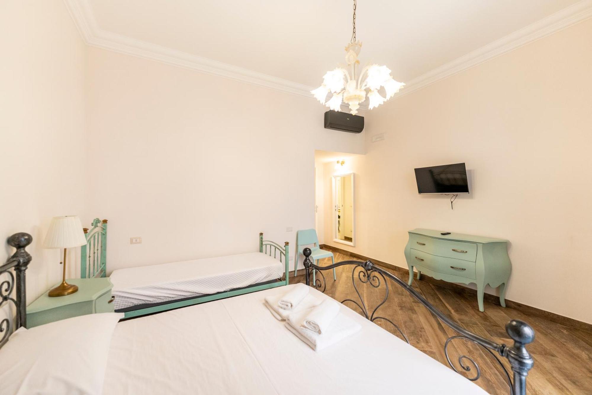 Via Carlo De Cesare 56 Apartment Naples