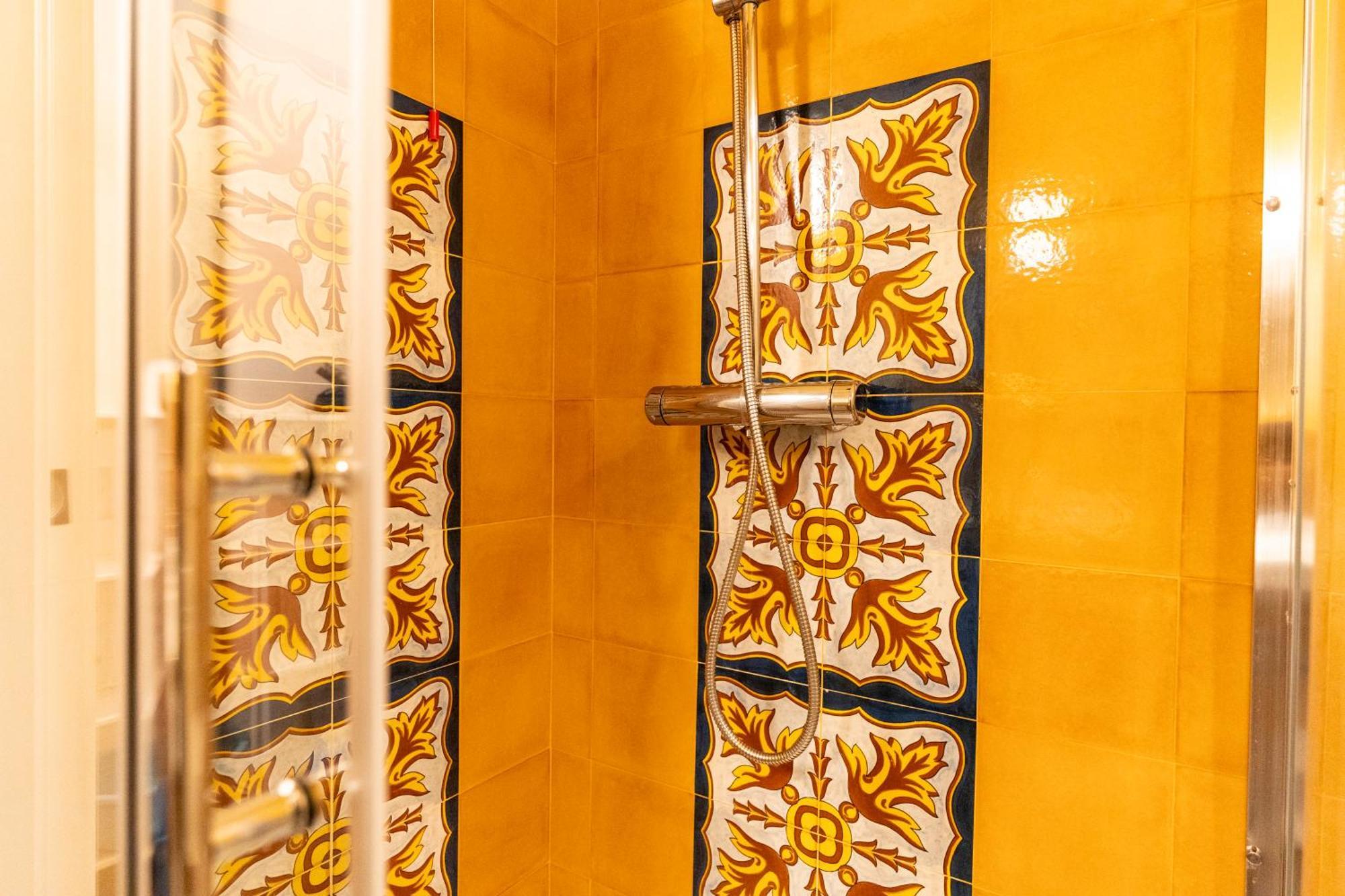 Appartement Via Carlo De Cesare 56 *